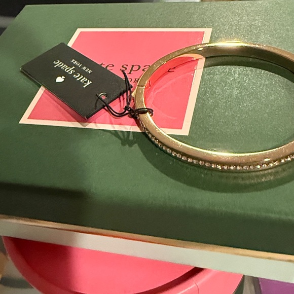 NWT! ♠️ Kate spade bracelet/bangle in rose gold with pavé crystals all around - Picture 8 of 13